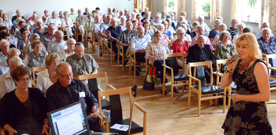 Månadsmöte med allsång