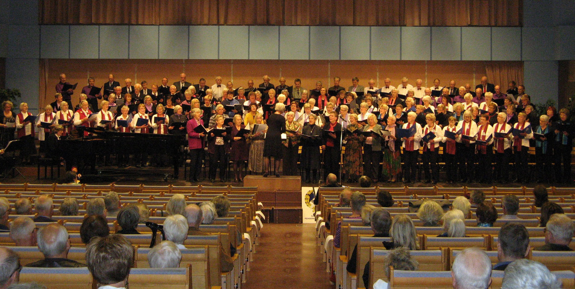 130 körsångare i Kristinehallen Falun