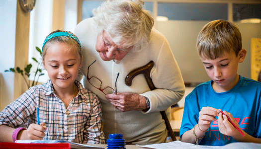 Äldre tar plats i barnens vardag