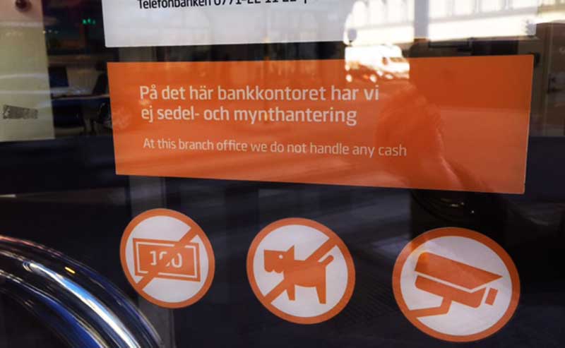 Kontanterna: Nu vill Riksbanken lagstifta