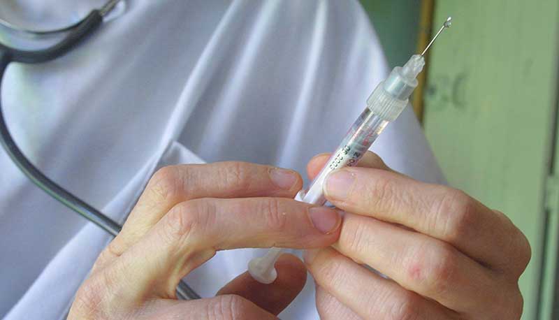 Myndighet nobbar vaccinationer till äldre