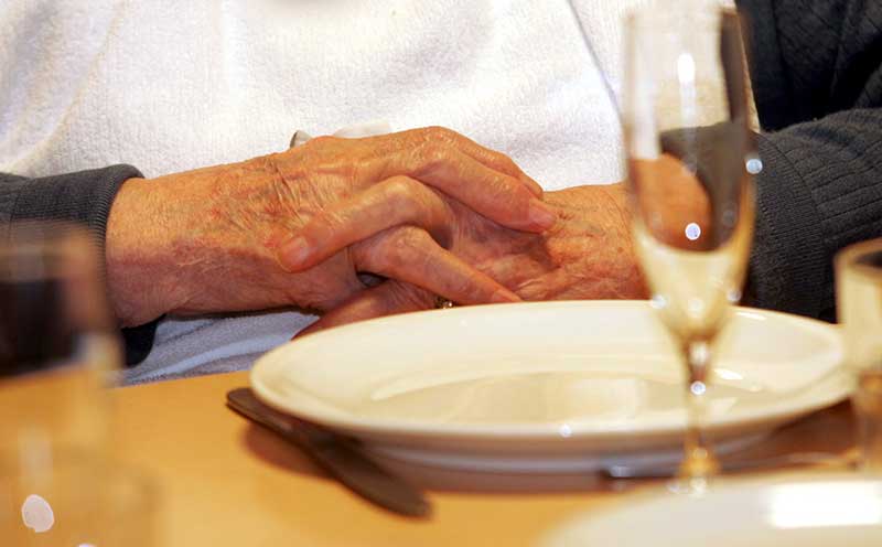 Tiotusentals äldre missnöjda med maten