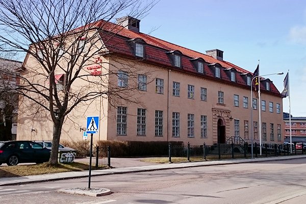 Karlar, grabbar, kompisar besökte gamla lantmäterihuset i Falun