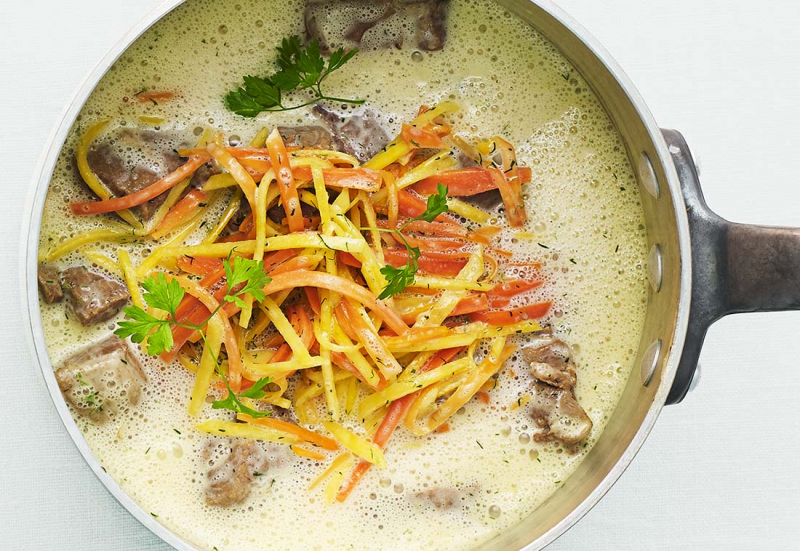 Kr%C3%A4migt+viltskav+med+svamp%2C+l%C3%B6k+och+%C3%A4pple+samt+potatispur%C3%A9+med+pr%C3%A4stost