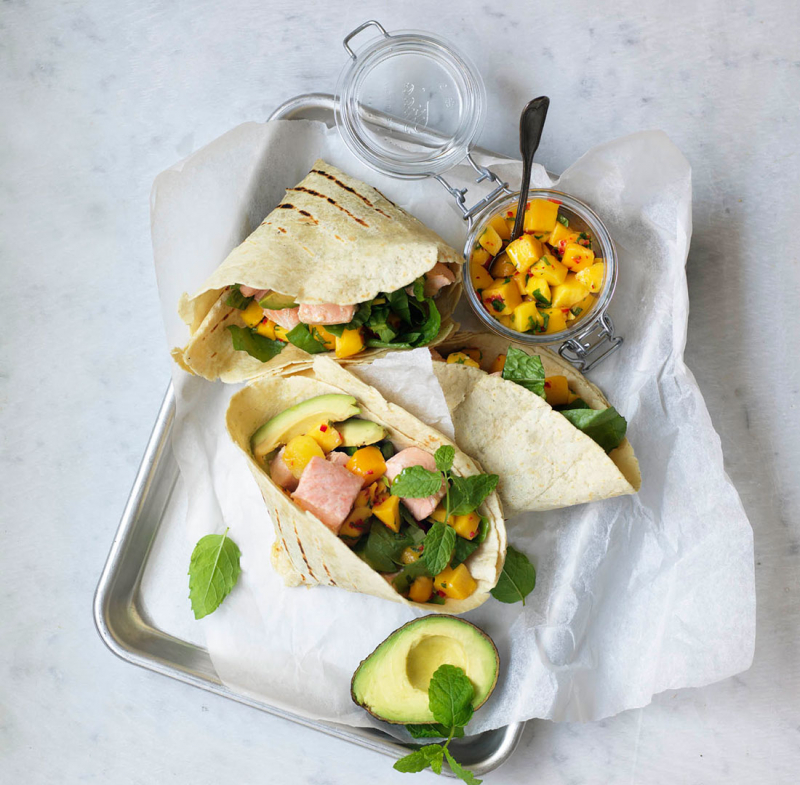 Laxtaco med avokado och mango