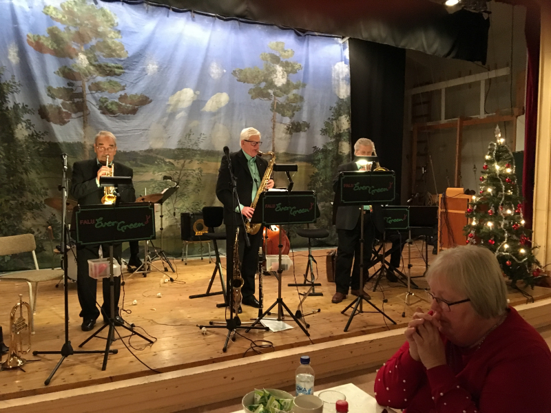 En 480 år gammal välspelande orkester med en genomsnittlig ålder på 80 år underhöll på SPF Husbys julfest.