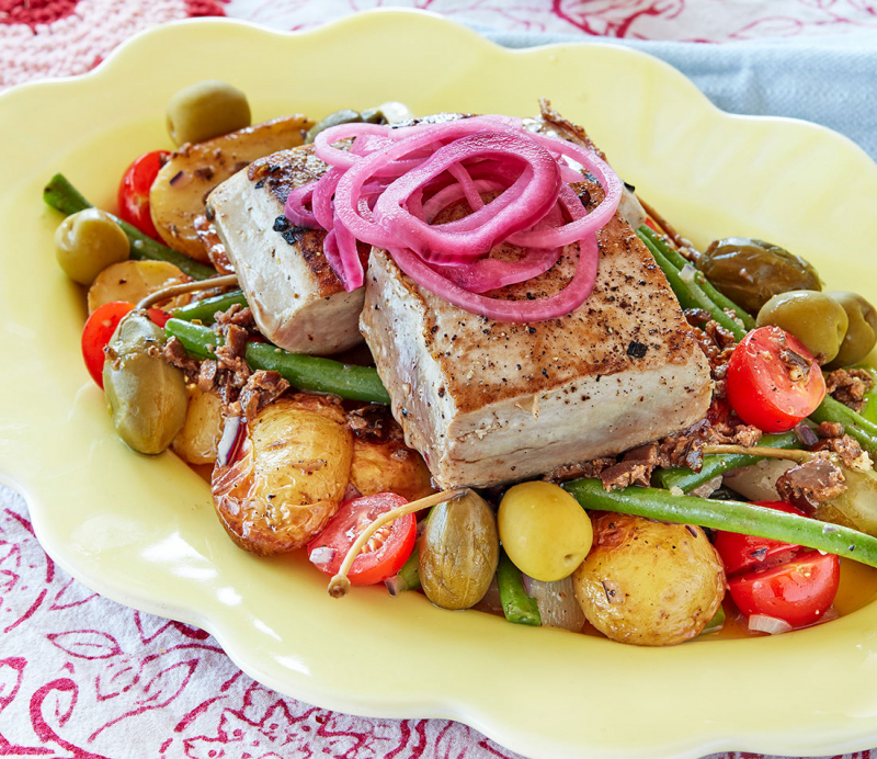 Sallade Niçoise med potatis, primörer  och tonfisk