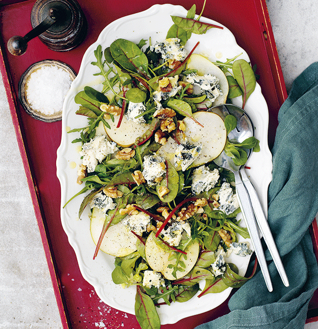 Sallad med ädelost och valnötter