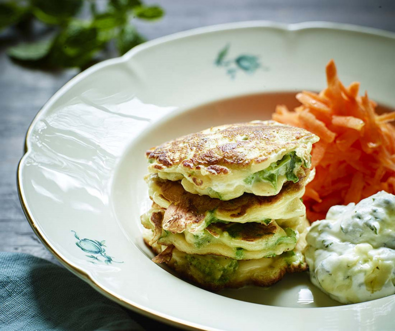 Grönkålsplättar med fetaost och myntayoghurt