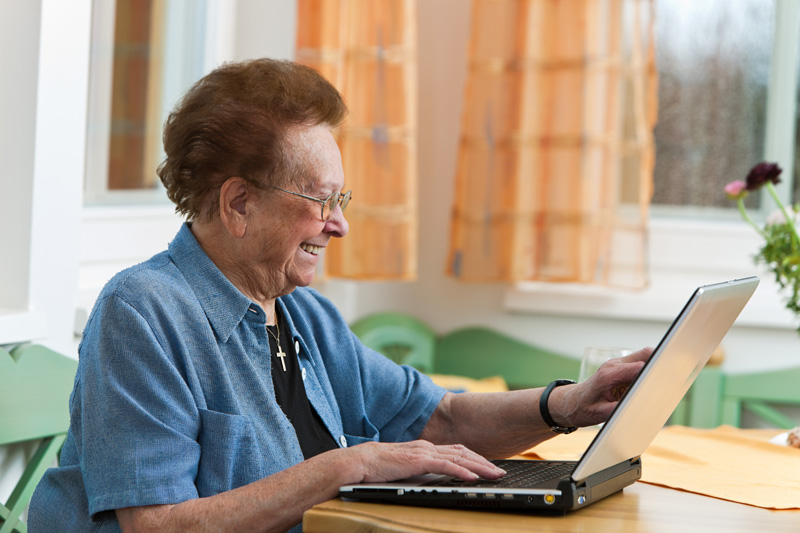 ”Olämpligt med webbenkäter till personer över 84 år”