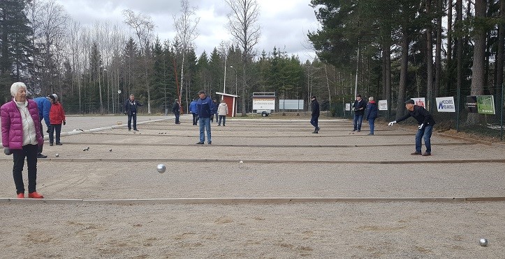 Idag har vi börjat spela boule igen på Enstaberga IP.