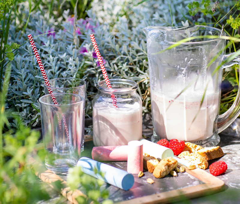 Havremjölkshake med hallon och kardemumma