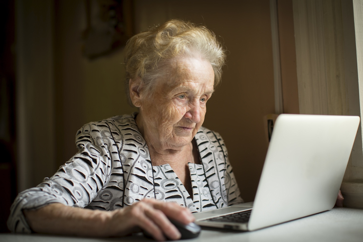 Det krävs mer för att locka seniorer till webben