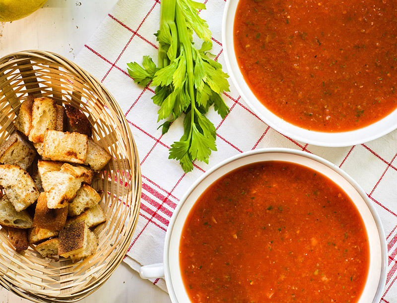 Kall gurk- och tomatsoppa (gazpacho)