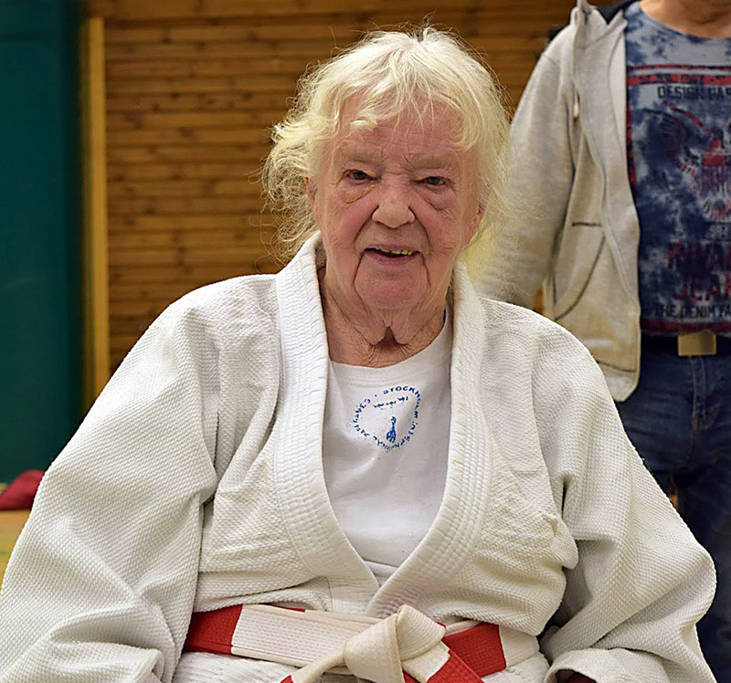 90-åriga Solveig första kvinna i Norden att få utmärkelsen