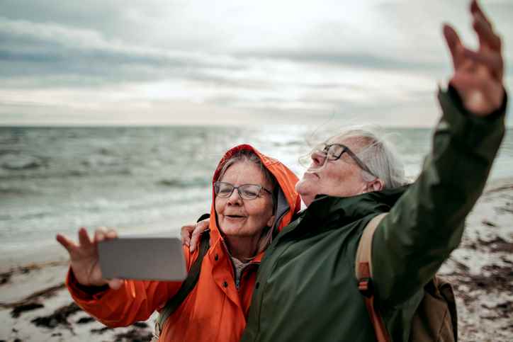 Äldre mer nöjda med livet än yngre
