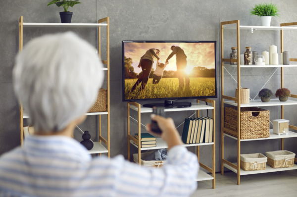 Äldre ser mest på TV