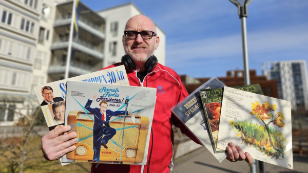 Äldreboende söker vinyl på svenska