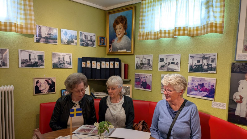 Besök hos strutsar och Zarah Leander