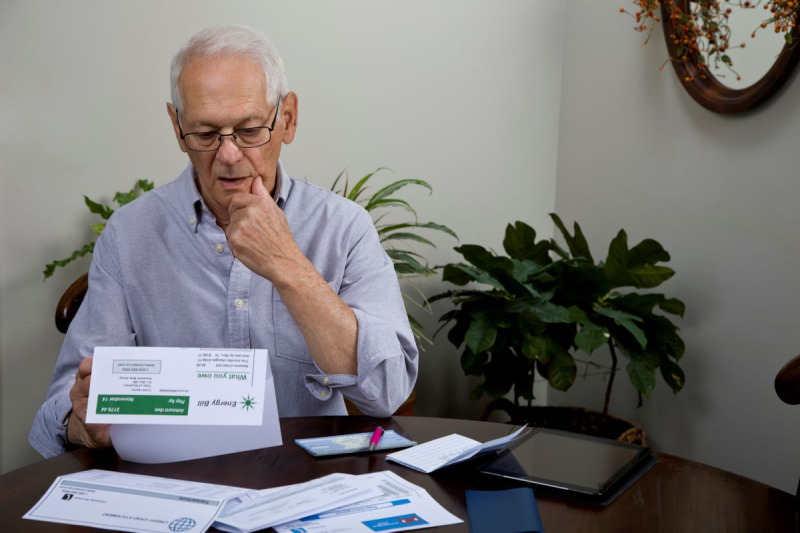 Allt fler äldre hamnar hos inkasso