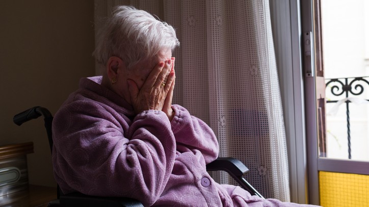 Rasar mot ovärdig äldreomsorg