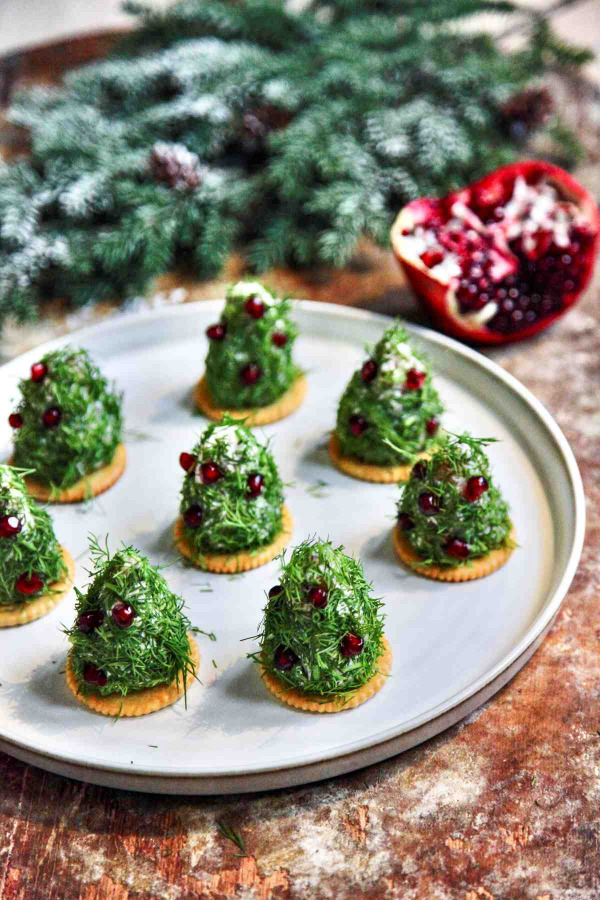 Julgranar med färskost, lax och räkor