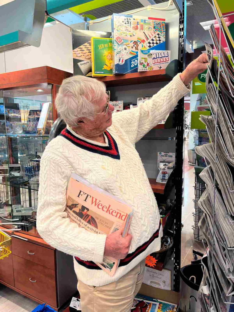 Staffan Heimerson köper tidning