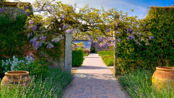 Magisk resa till Englands blommande trädgårdar