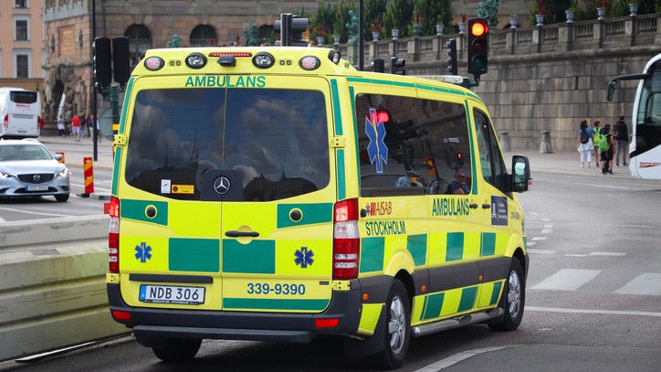 Därför faller äldre mellan stolarna