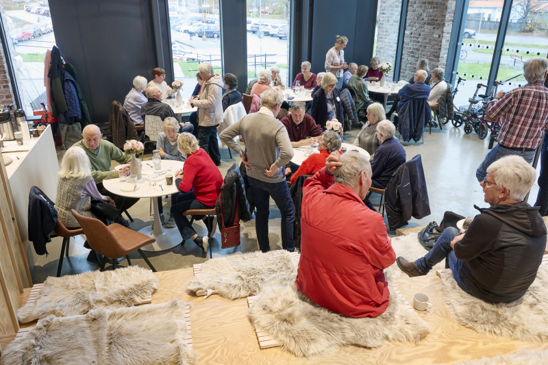 Pratcafé i Håbo: Fikat förenar