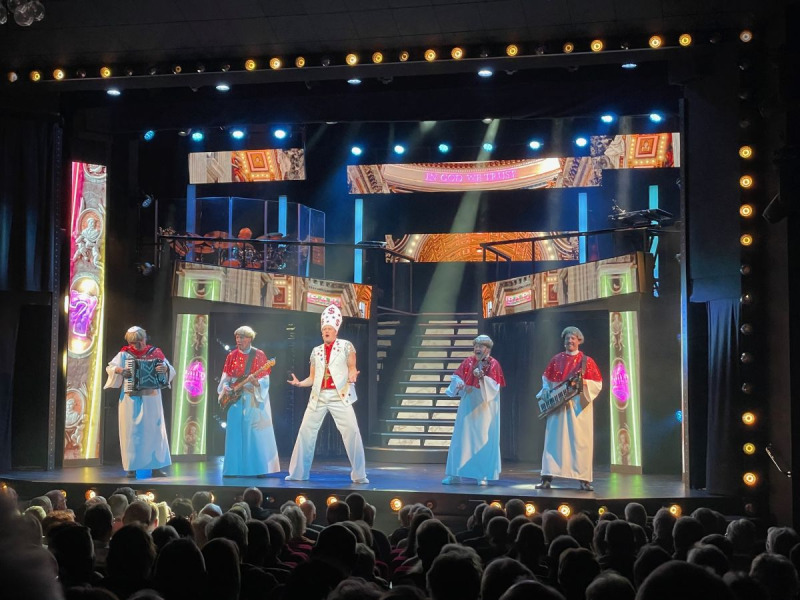 På gränsen till det otillåtna med påven i Falkenberg