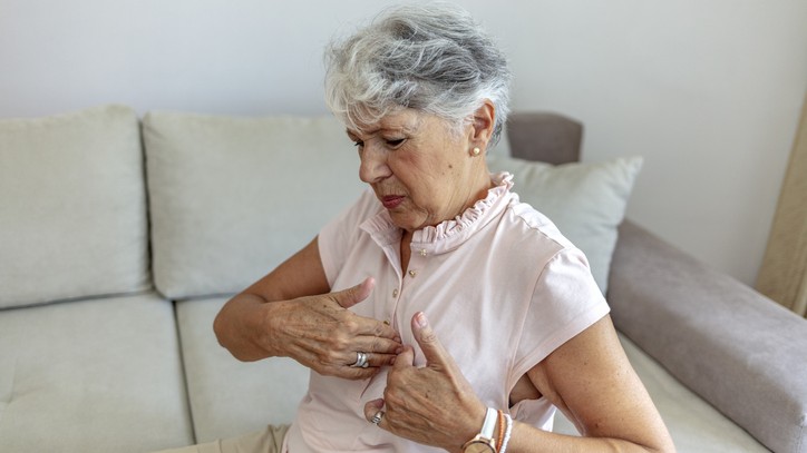 Därför vill Socialstyrelsen behålla åldersgräns