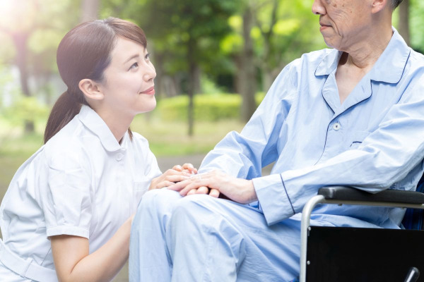 Därför lever japaner längre än svenskar: bättre äldrevård