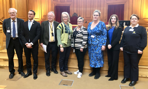 Satsning på kontanter kan betala sig i valet