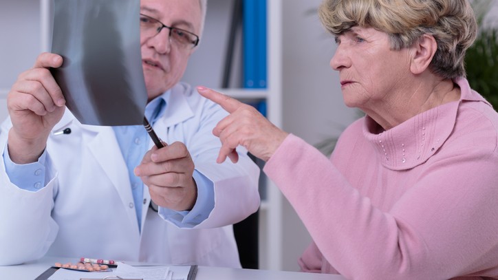 Regeringen ser över åldersgräns för mammografi