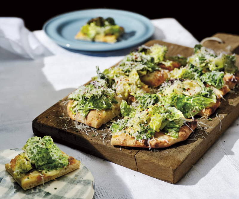 Caesarpizza med parmesan, sardeller och chili