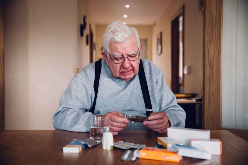 Äldre män ändrar medicin efter nät-råd