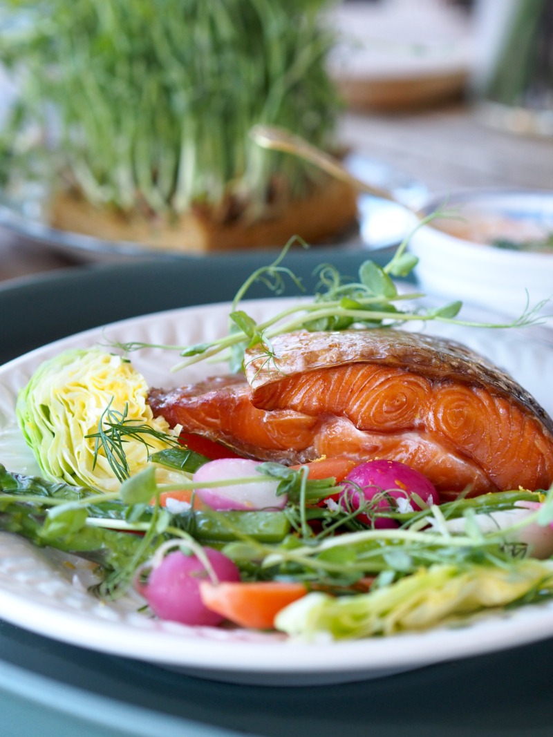 Sommarmat på stora fat